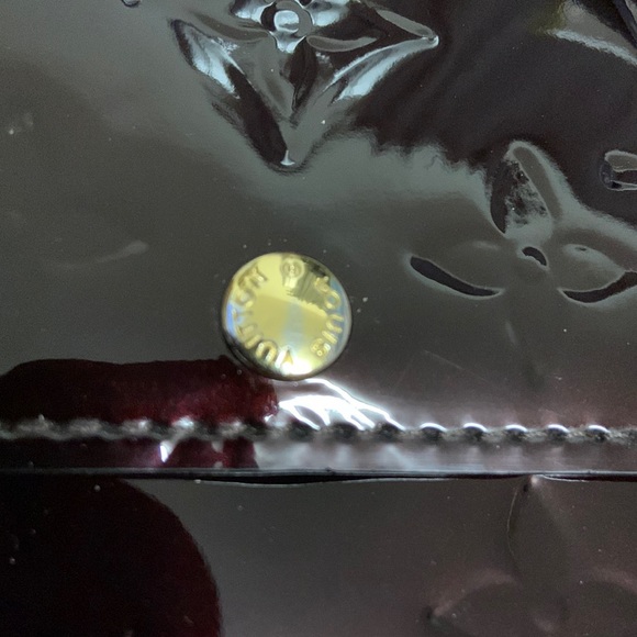 Authentic Louis Vuitton Rouge Fauviste Monogram Vernis Sarah Wallet - Picture 2 of 16